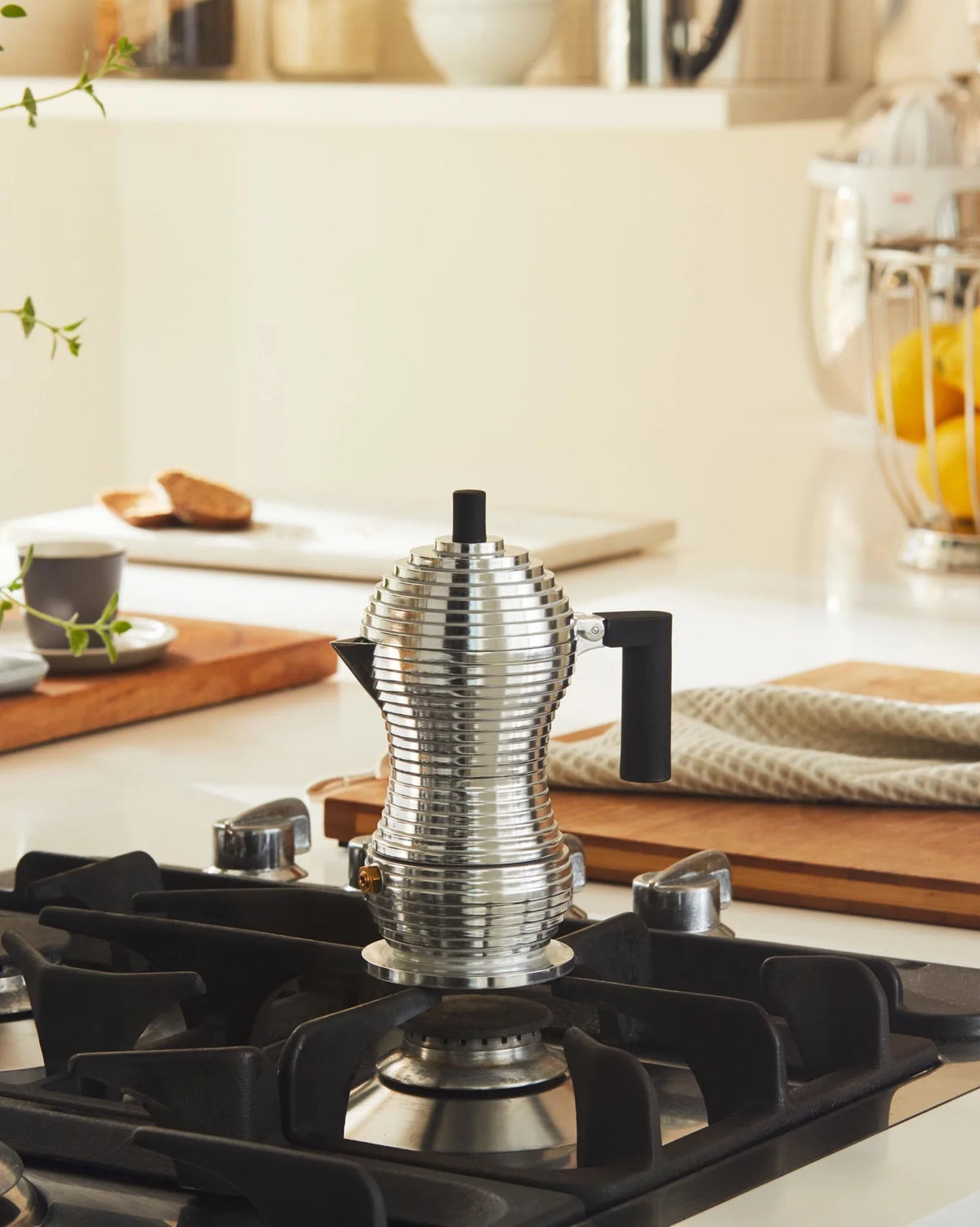 Espressomaschine Moka Pulcina Alessi auf Herd